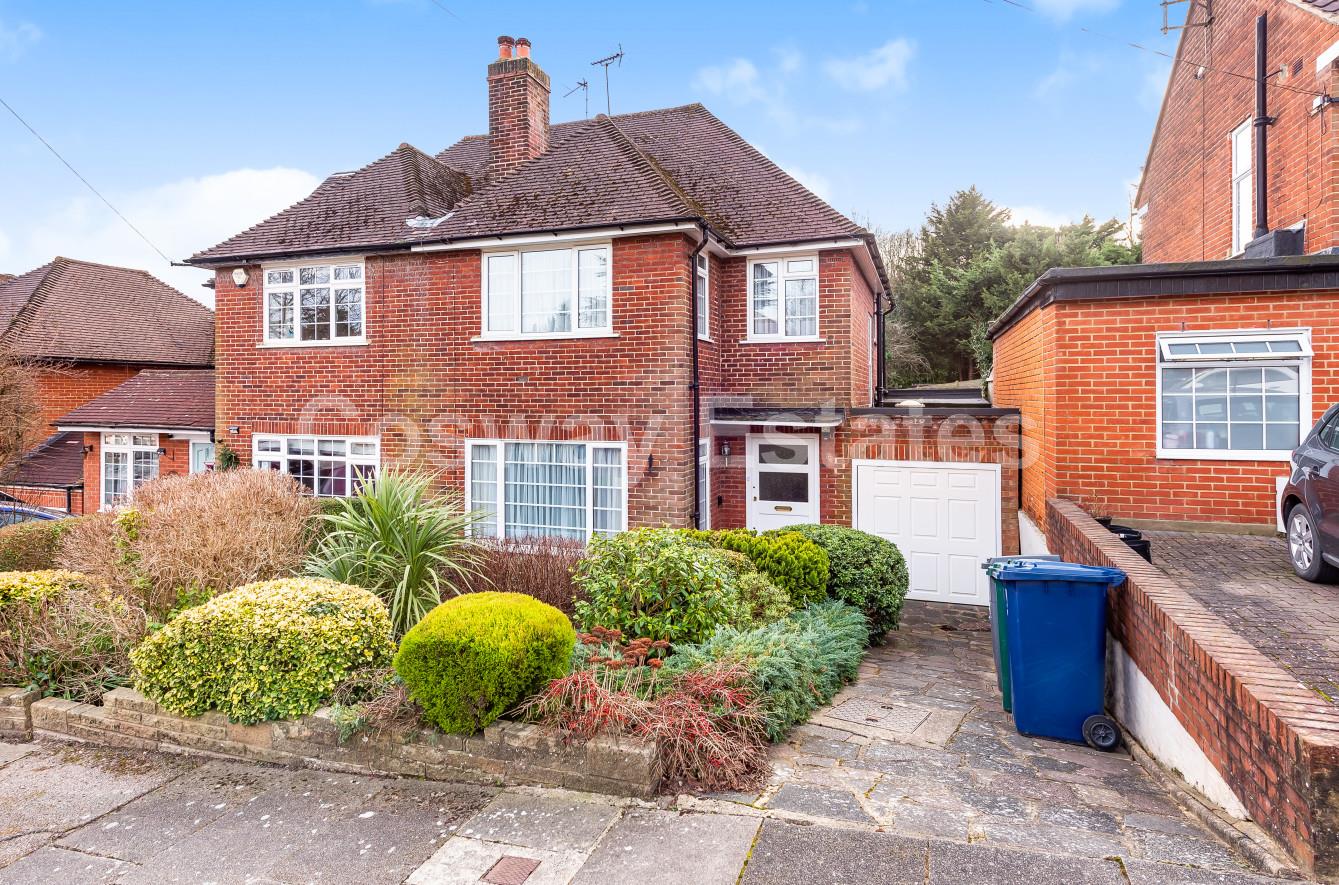 Lawrence Gardens, Mill Hill